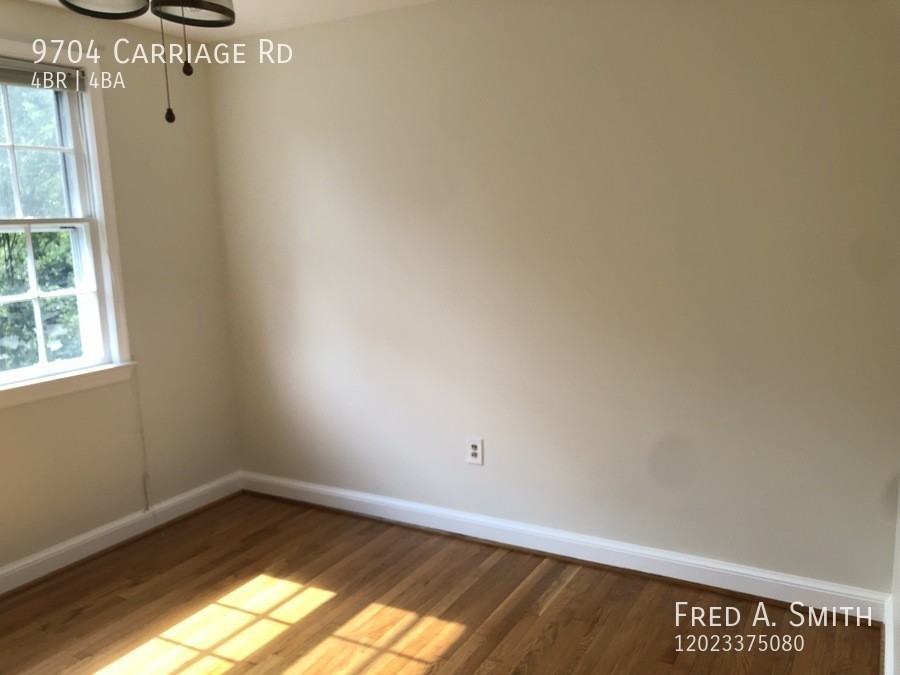 9704 Carriage Rd - Photo 7 of 23
