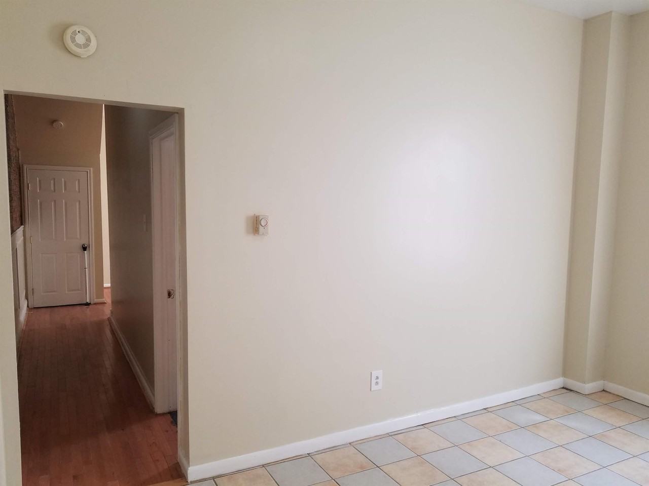 1323 W Butler St #1stFL - Photo 3 of 18
