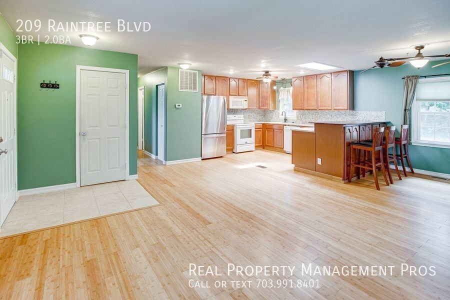 209 Raintree Blvd - Photo 6 of 48