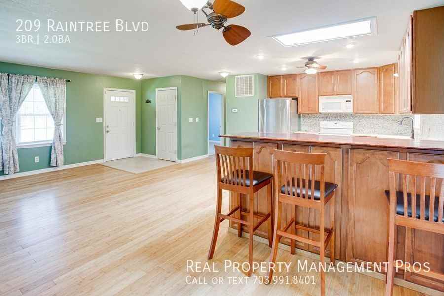 209 Raintree Blvd - Photo 7 of 48