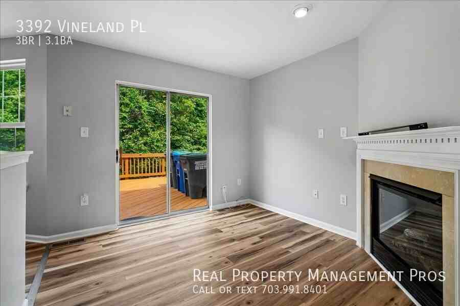 3392 Vineland Pl - Photo 4 of 20