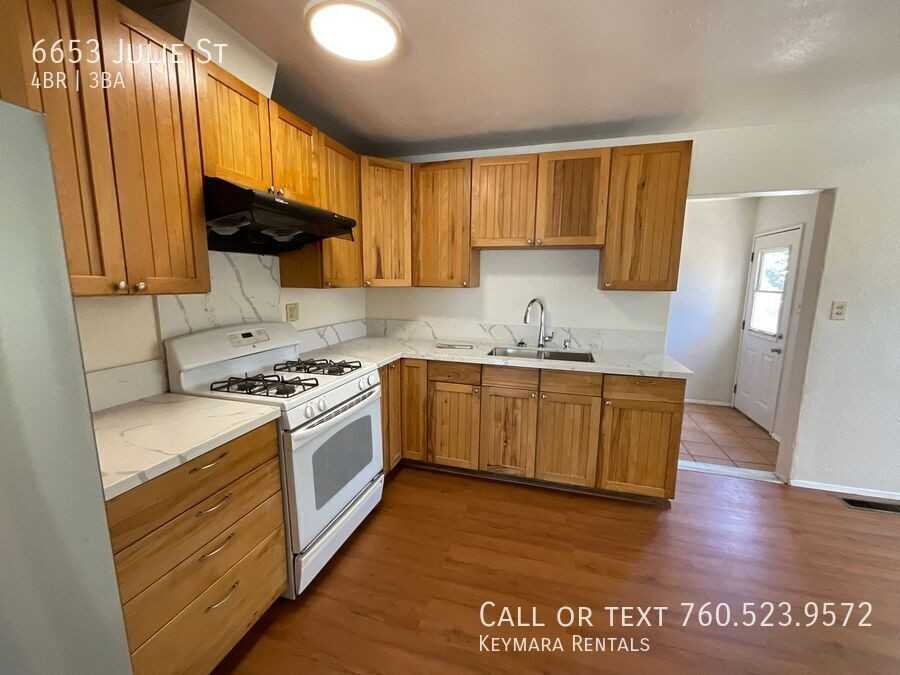6653 Julie St - Photo 4 of 27