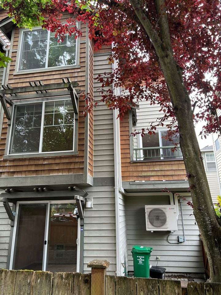 2645B Nw 57th St - Photo 2 of 34