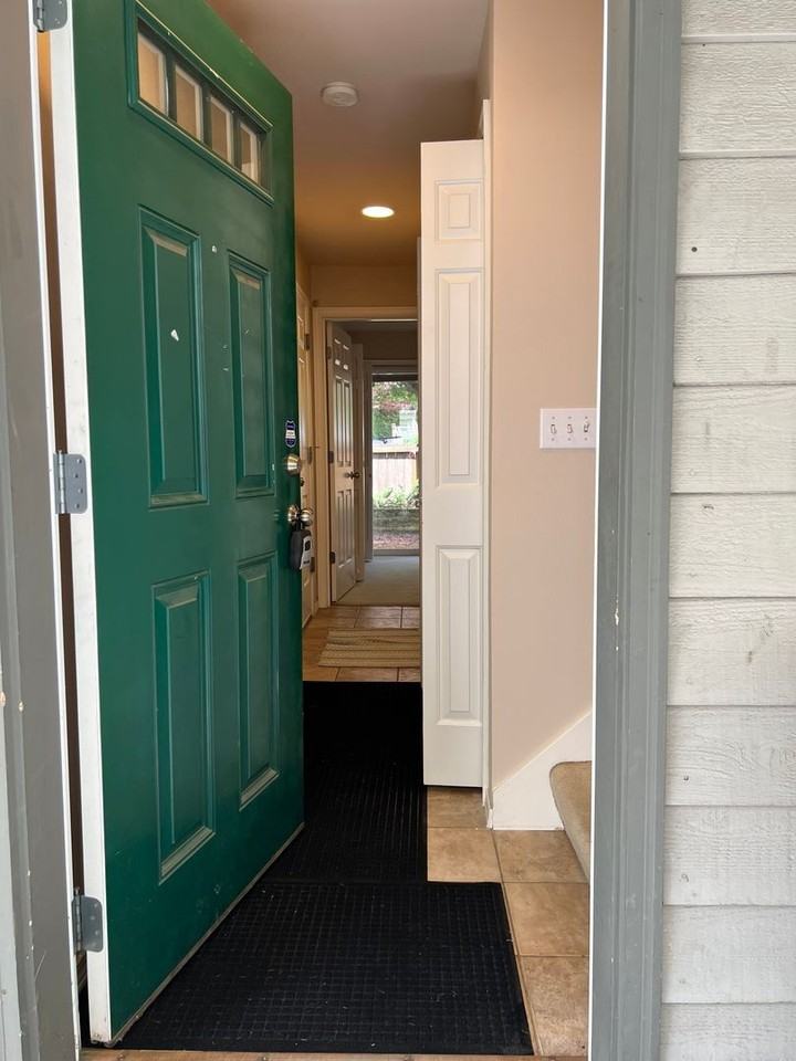 2645B Nw 57th St - Photo 3 of 34