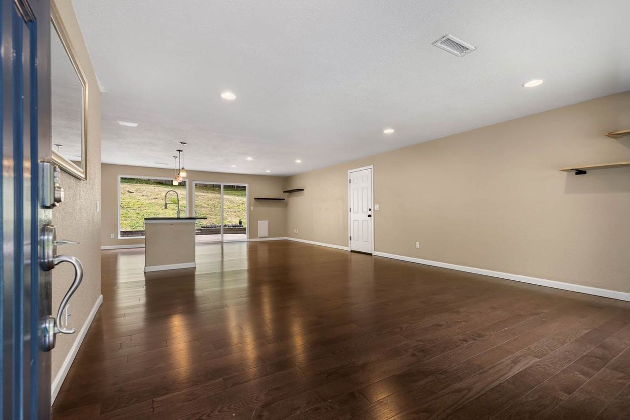 18011 Ne 156th St - Photo 2 of 19