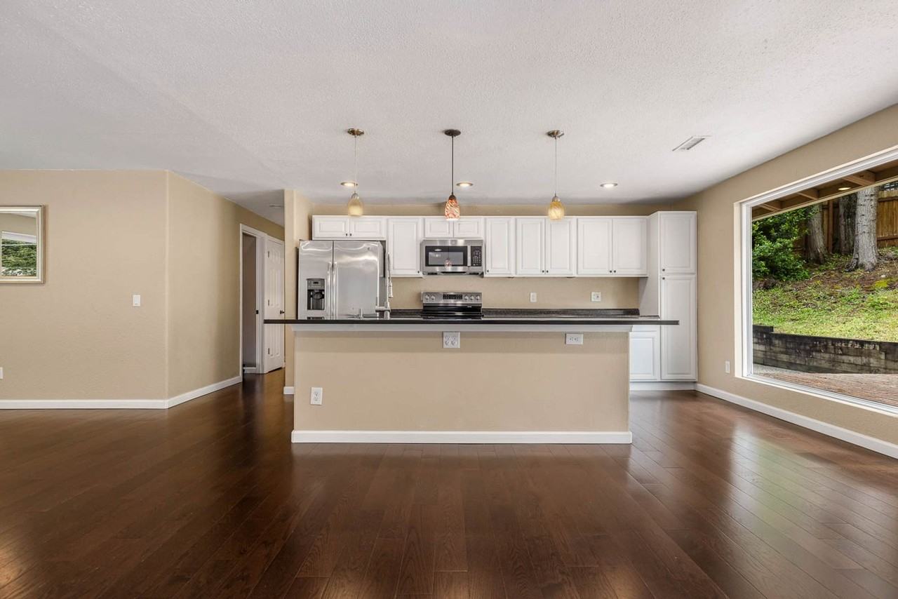 18011 Ne 156th St - Photo 5 of 19