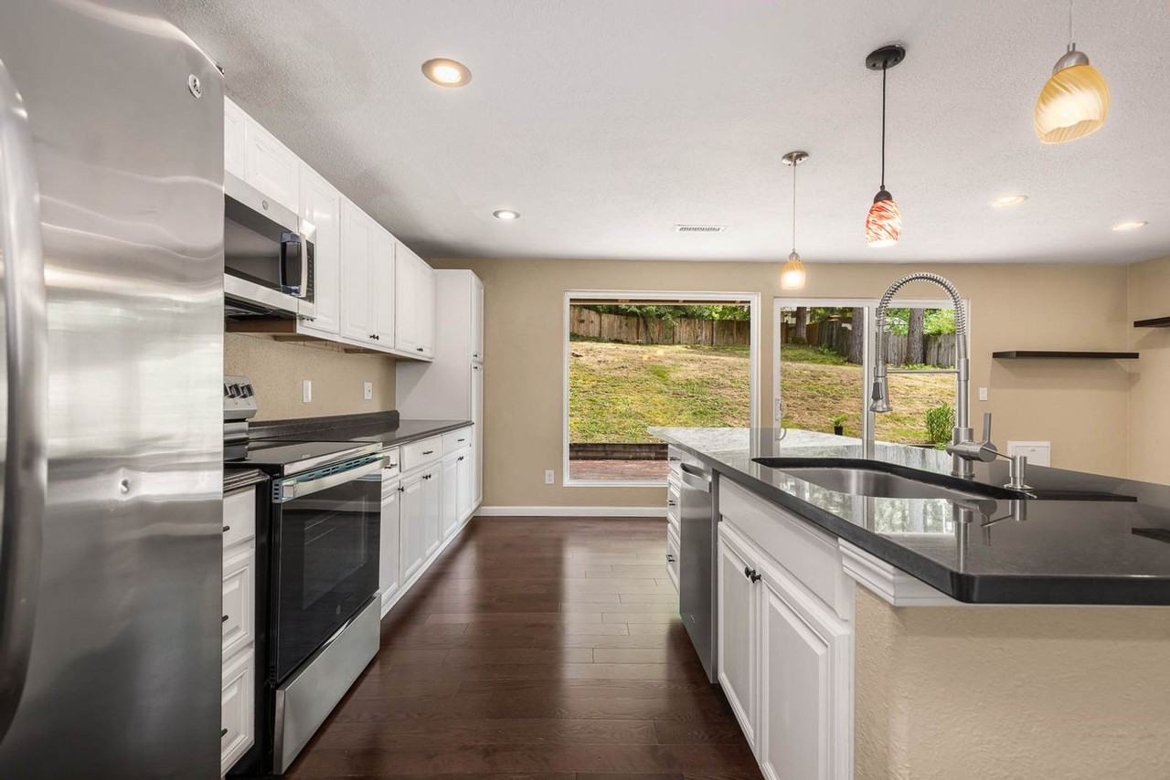 18011 Ne 156th St - Photo 7 of 19