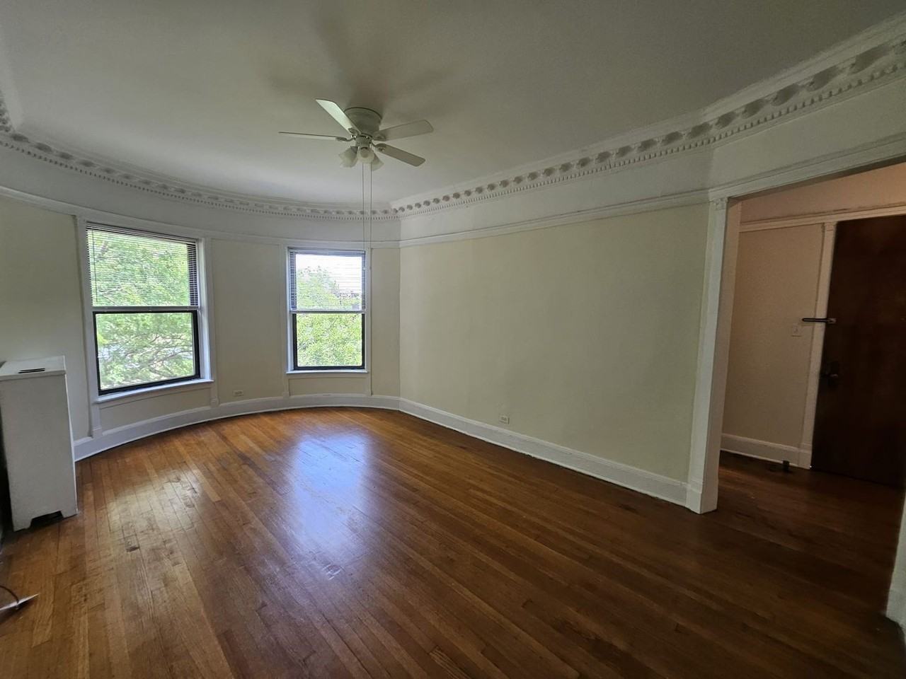 817 W Belle Plaine Ave #3F - Photo 2 of 12