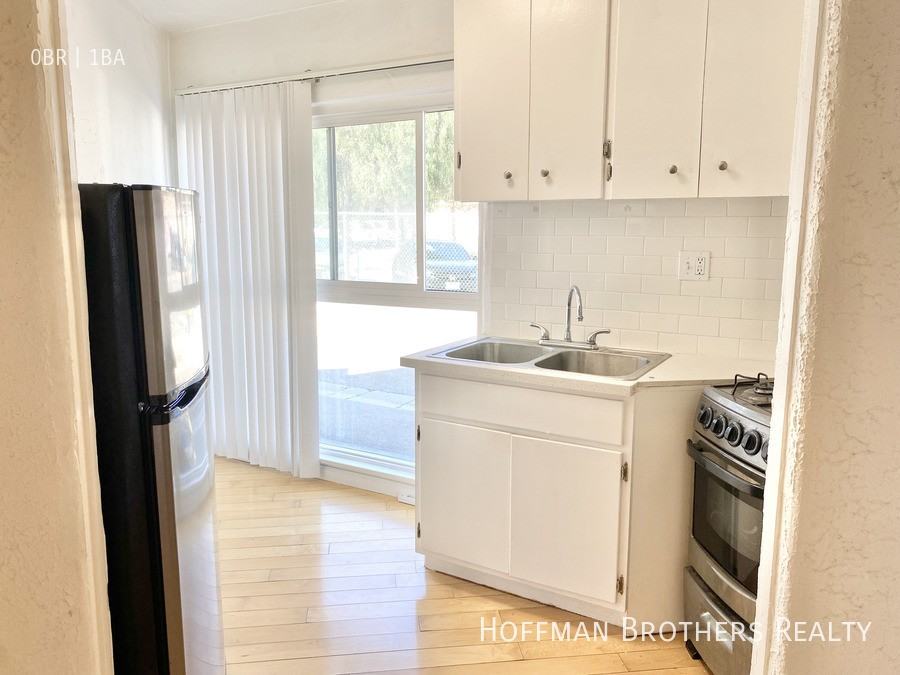 473 S Roxbury Dr #1-2 - Photo 3 of 6