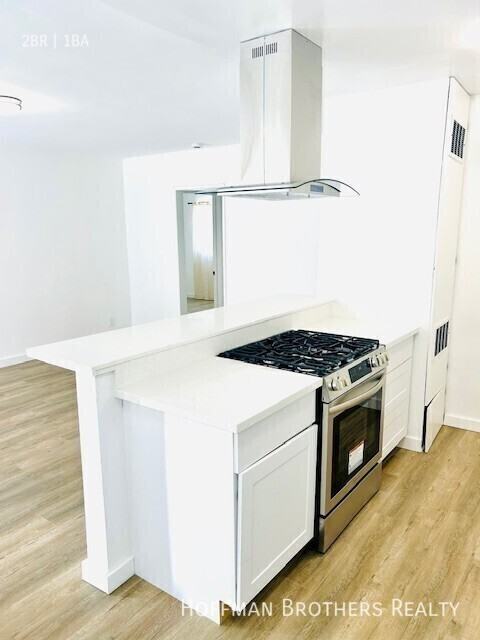 716 W 81st St #9 - Photo 2 of 5