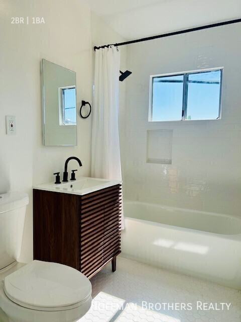 716 W 81st St #9 - Photo 4 of 5