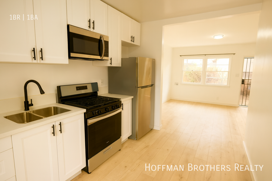 845 W 82nd St - Photo 2 of 4