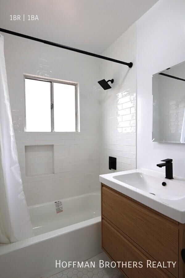 845 W 82nd St - Photo 4 of 4