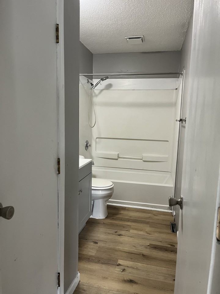 523 E Lacy St - Photo 2 of 9