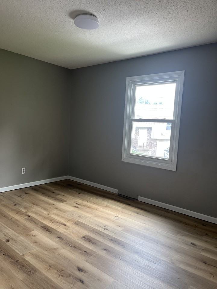 523 E Lacy St - Photo 3 of 9
