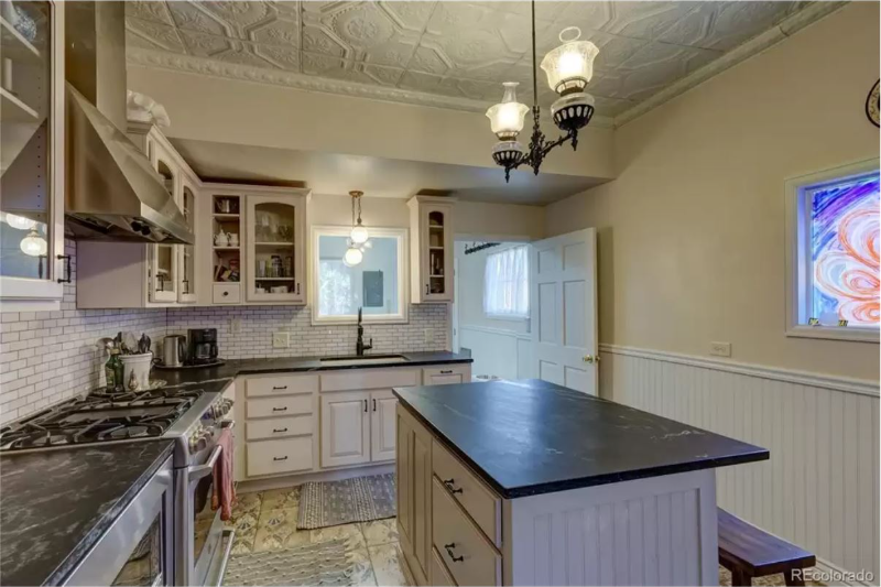 916 Poplar St - Photo 2 of 11