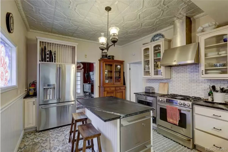 916 Poplar St - Photo 3 of 11