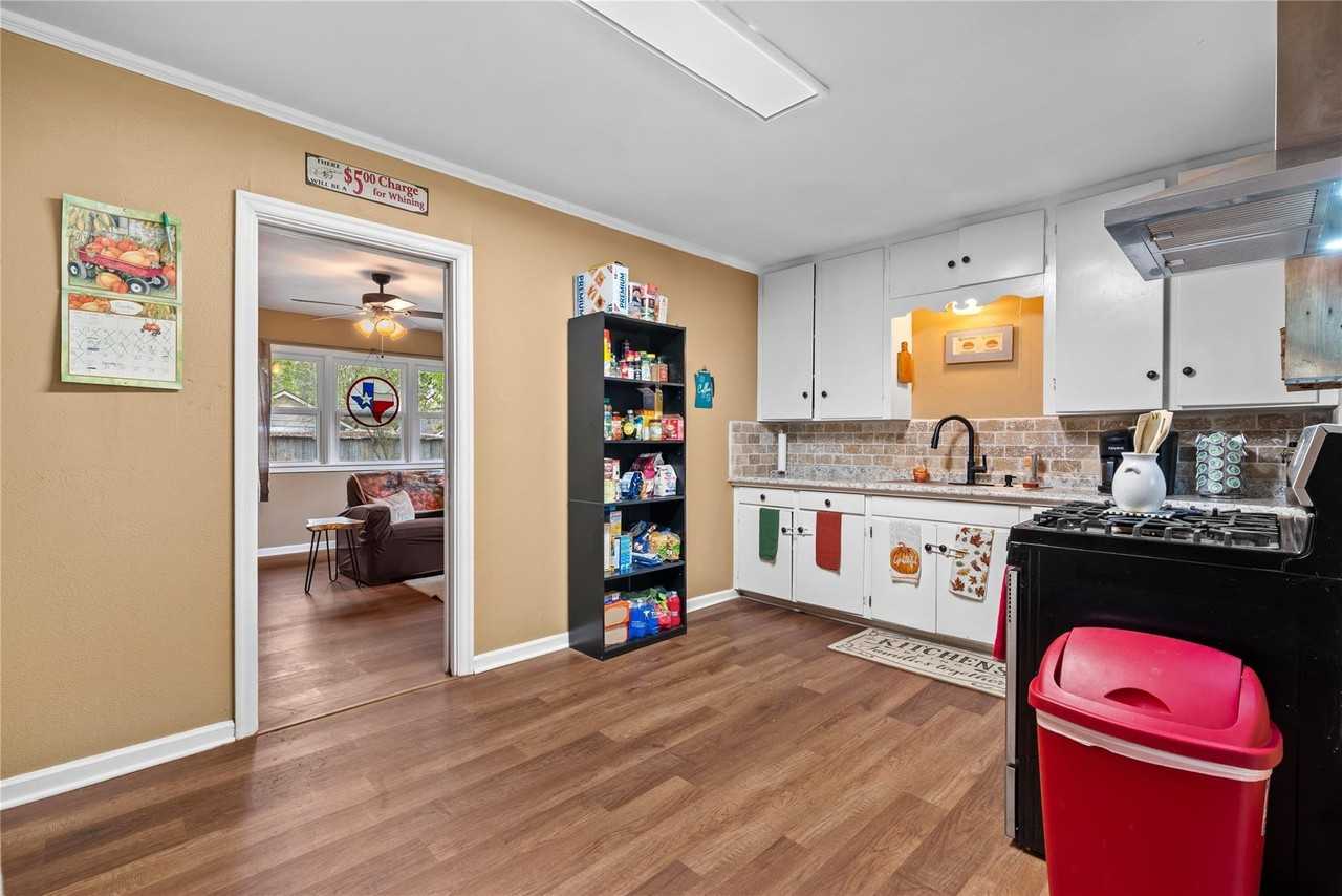 977 N Stephen Ave - Photo 3 of 3