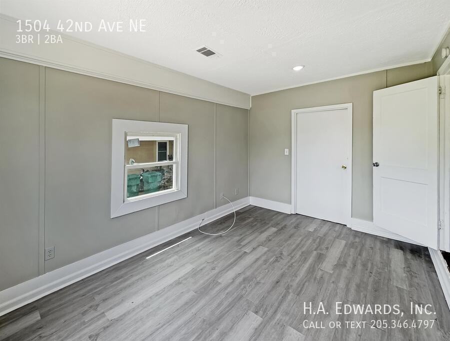 1504 42nd Ave Ne - Photo 2 of 17