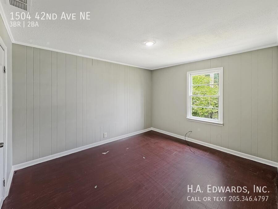 1504 42nd Ave Ne - Photo 6 of 17