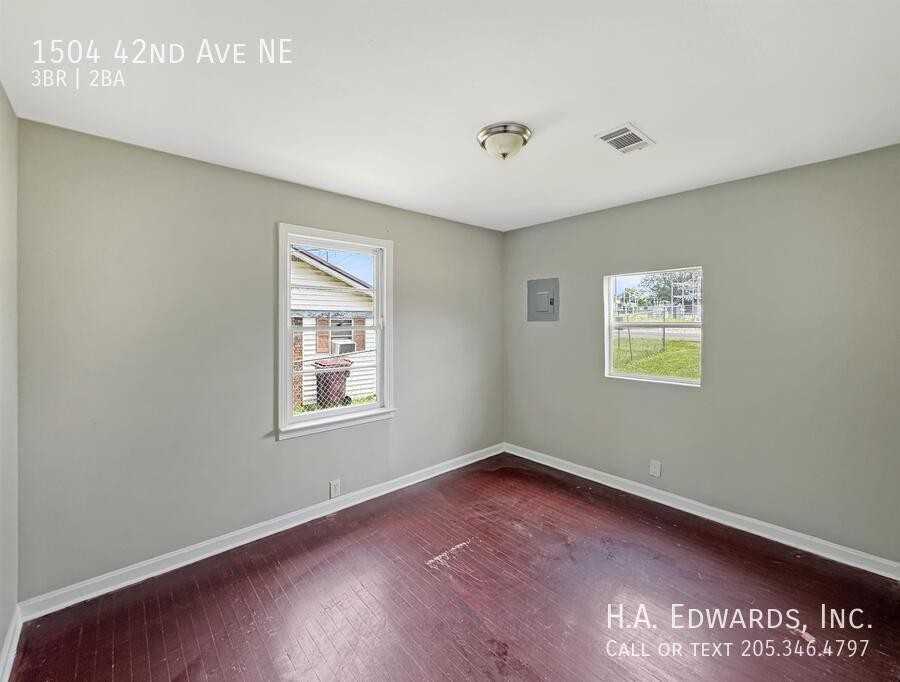 1504 42nd Ave Ne - Photo 7 of 17