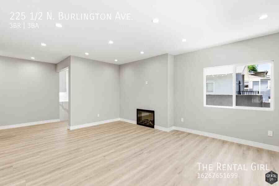 225 1/2 N Burlington Ave - Photo 2 of 26