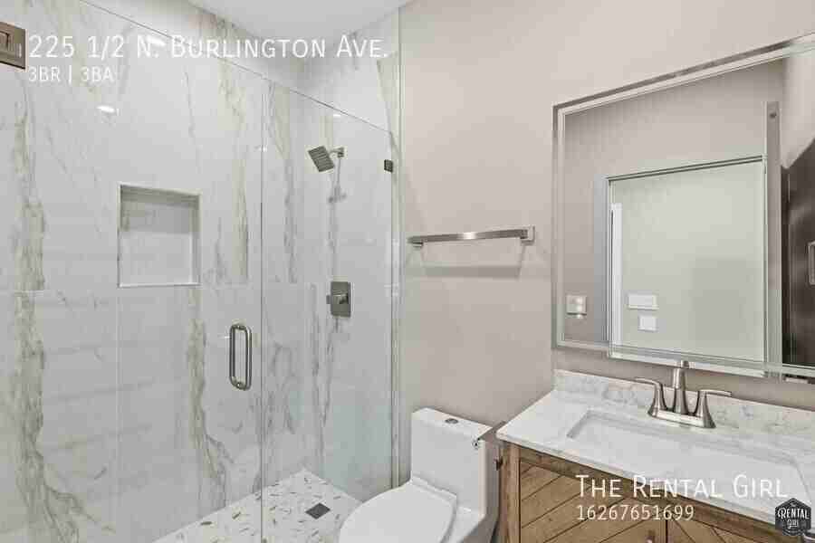 225 1/2 N Burlington Ave - Photo 6 of 26
