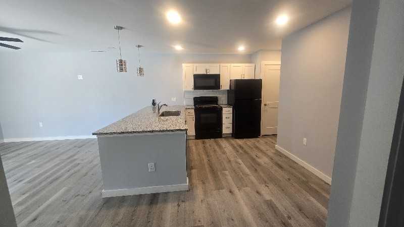 301 Wayne Ave #A - Photo 3 of 8