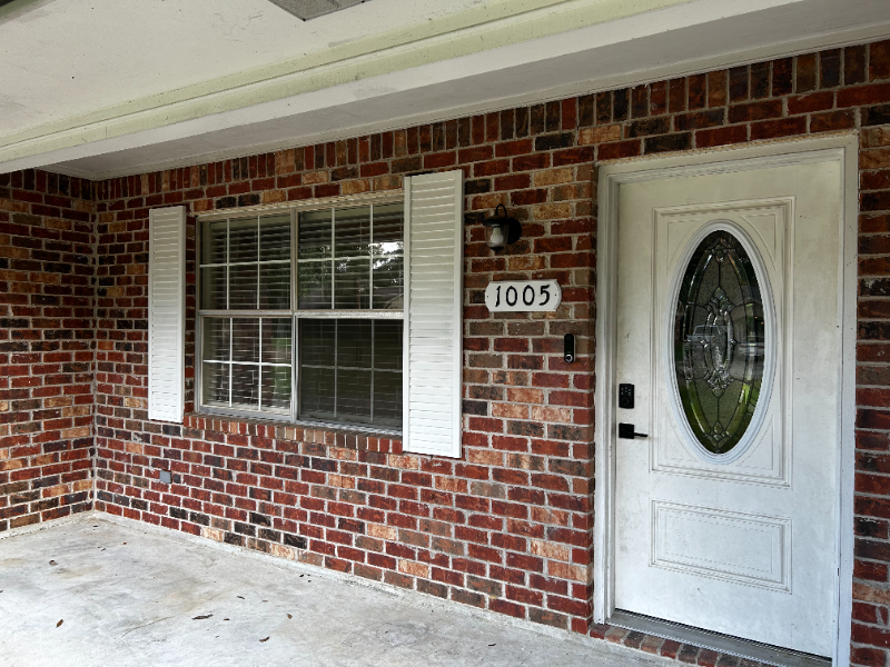 1005 Nichols St - Photo 2 of 19