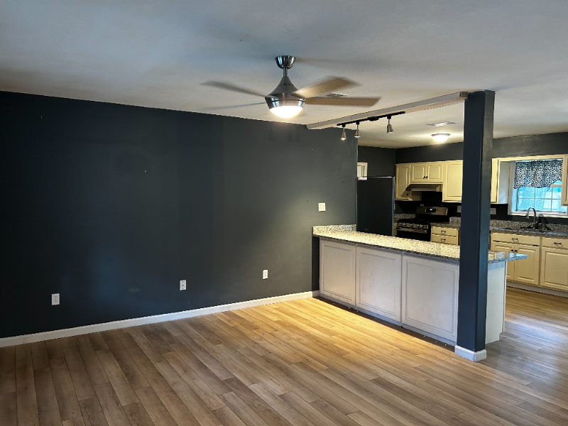 1005 Nichols St - Photo 4 of 19