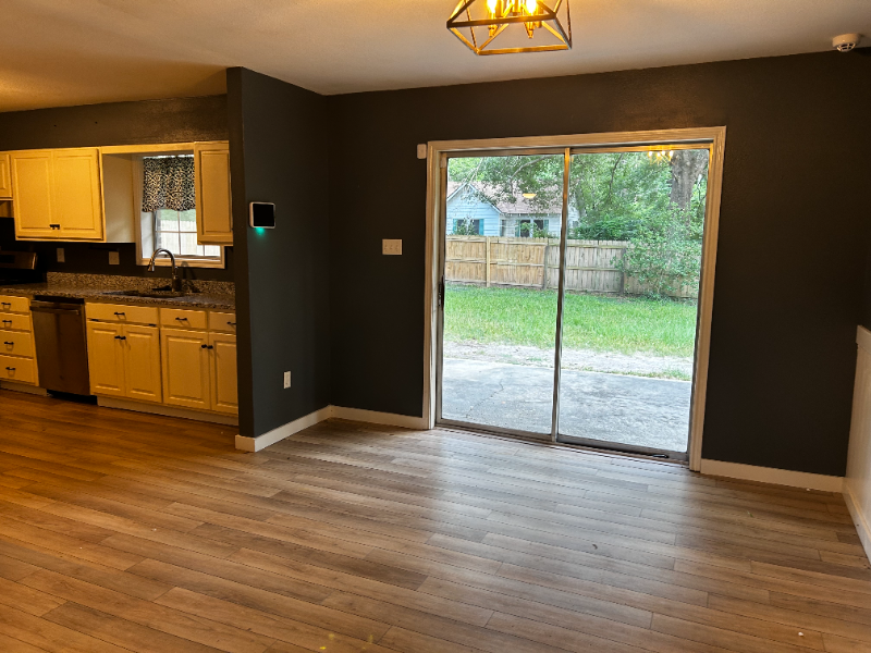 1005 Nichols St - Photo 6 of 19
