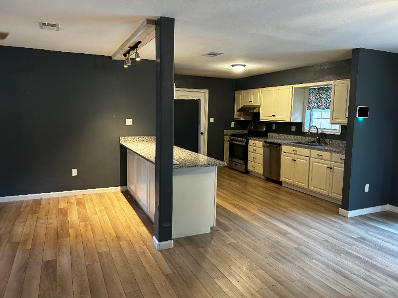 1005 Nichols St - Photo 7 of 19