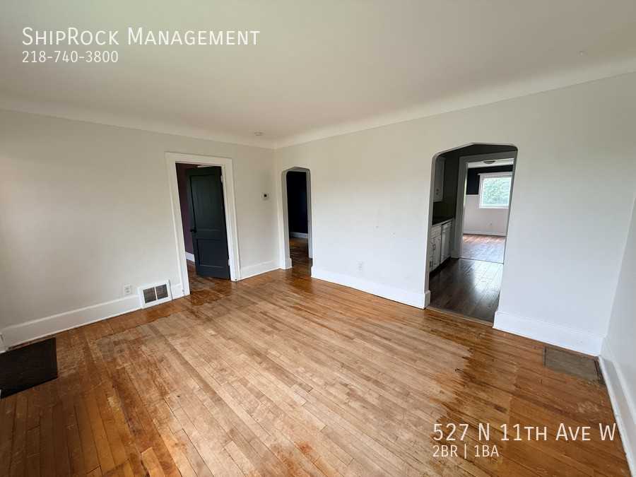 527 N 11th Ave W - Photo 2 of 16