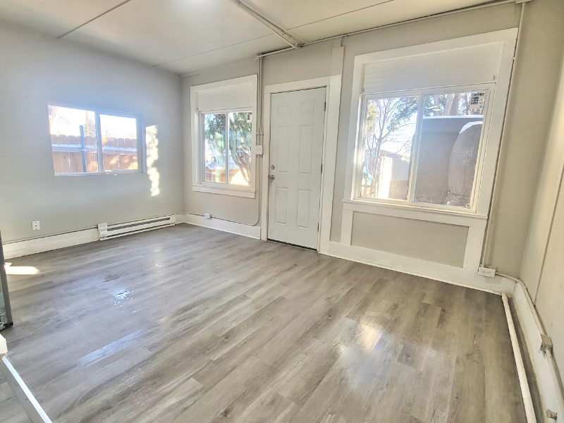 1025 W 17th St - Photo 2 of 7