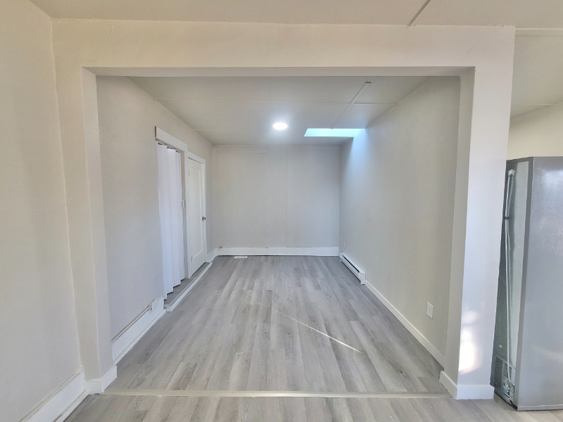 1025 W 17th St - Photo 5 of 7
