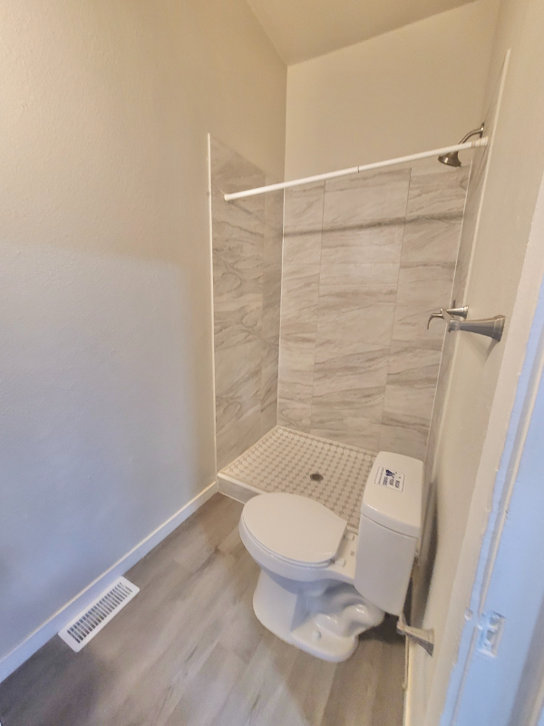 1025 W 17th St - Photo 6 of 7