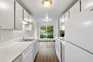 12520 Roosevelt Way Ne #403 - Photo 1 of 1
