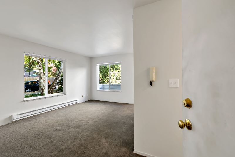 12054 Roosevelt Way Ne - Photo 4 of 18