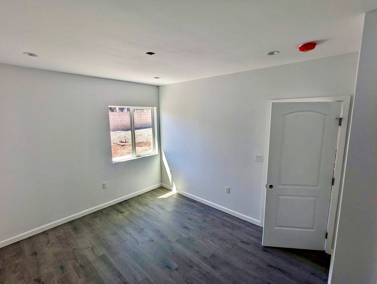 19036 Plummer St - Photo 5 of 10