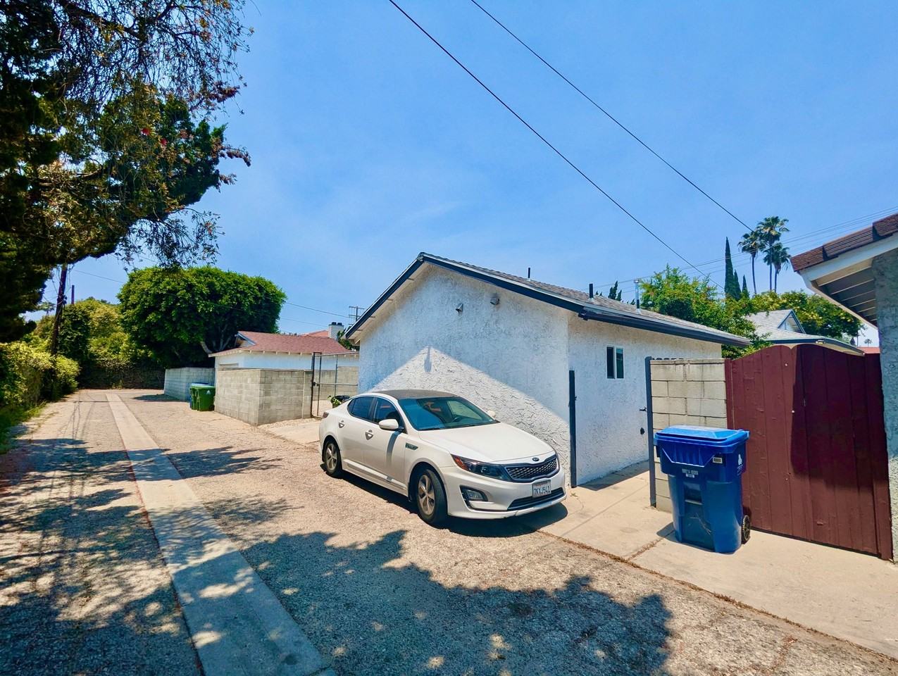 19036 Plummer St - Photo 7 of 10
