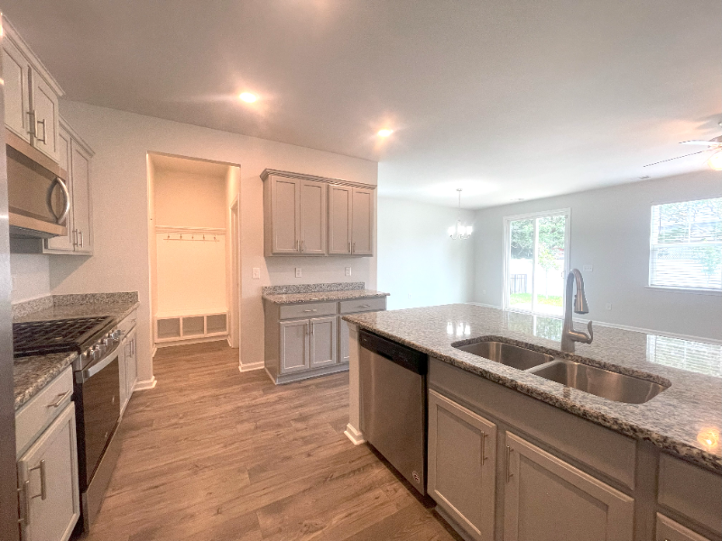438 Pacific Commons Dr - Photo 4 of 20