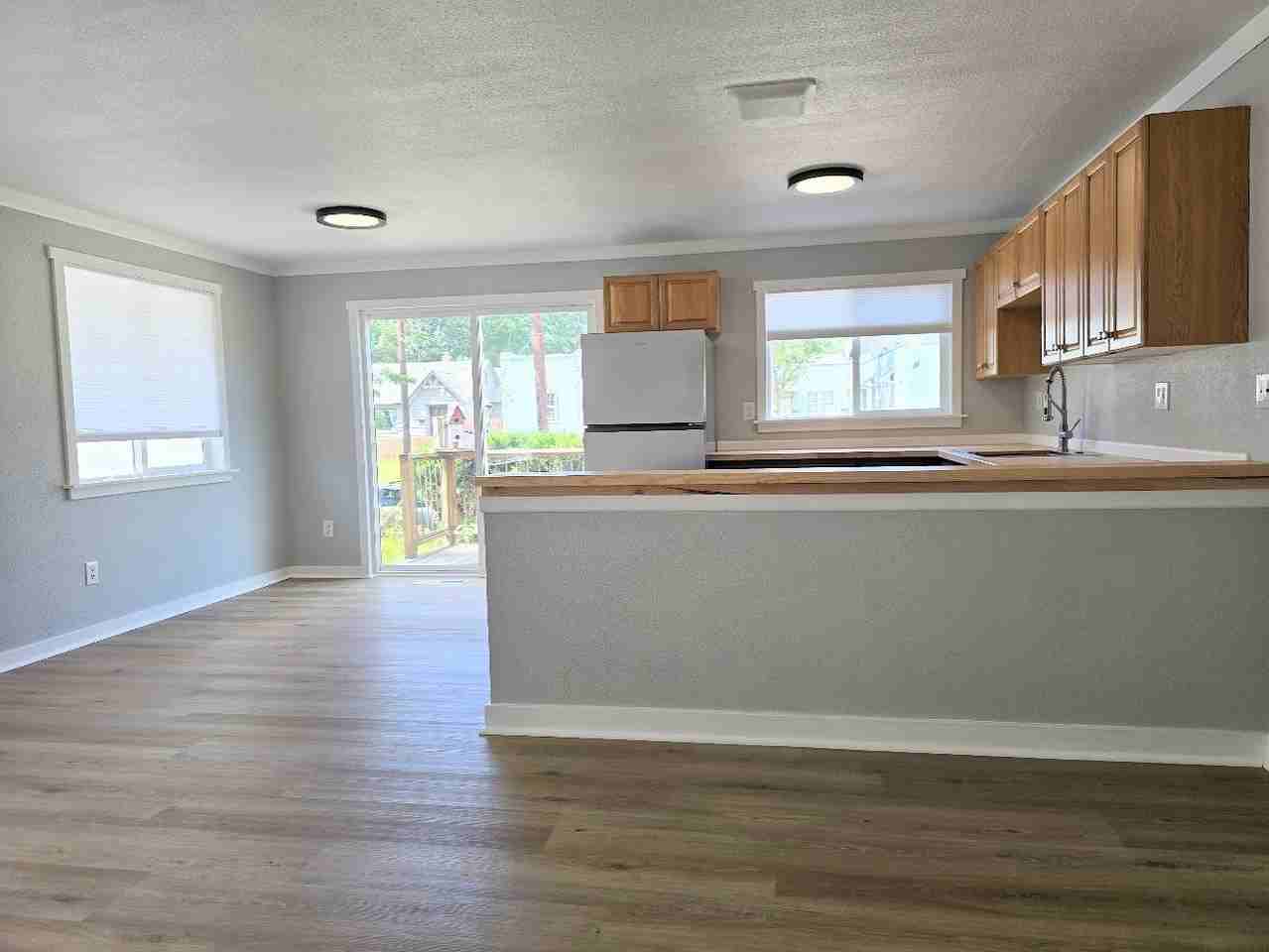 19 W Walnut St - Photo 2 of 11
