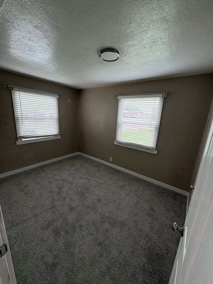 330 E Hooper Ave #1 - Photo 4 of 5