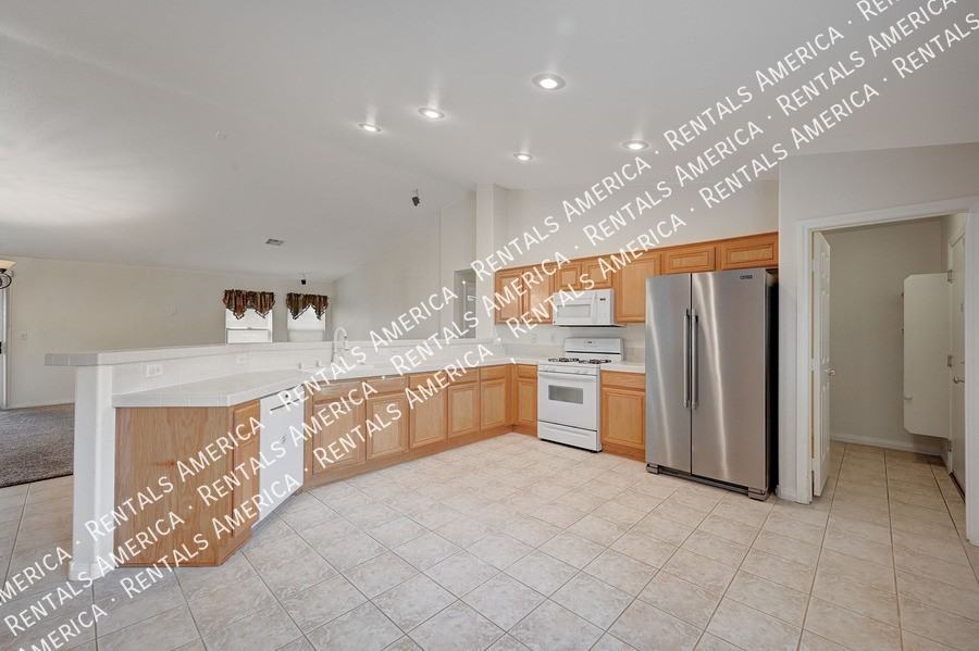 201 Sandhill Crane Ave - Photo 3 of 14