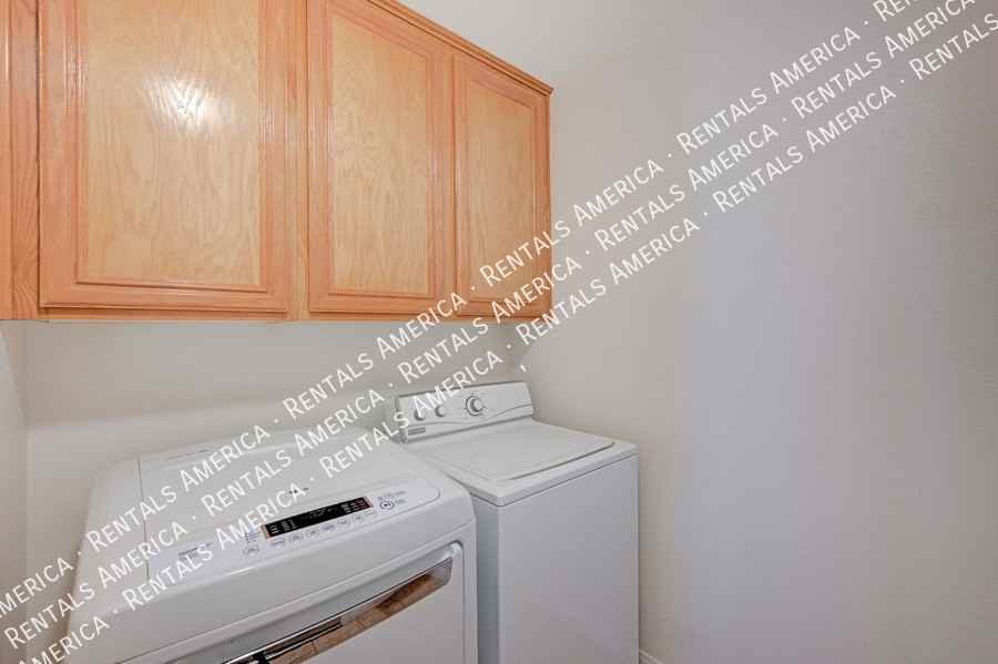 201 Sandhill Crane Ave - Photo 4 of 14
