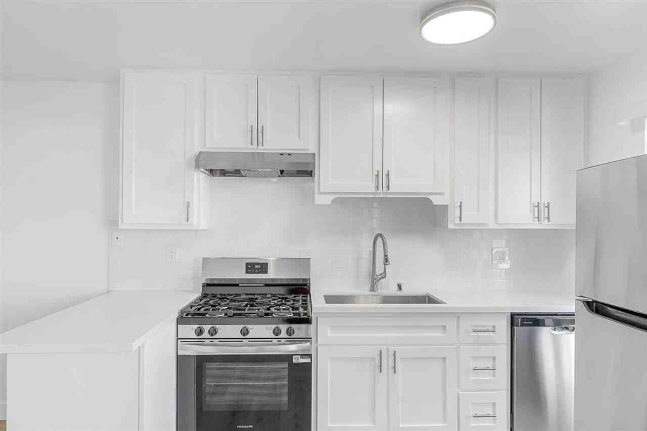 604 W G St #09 - Photo 4 of 17