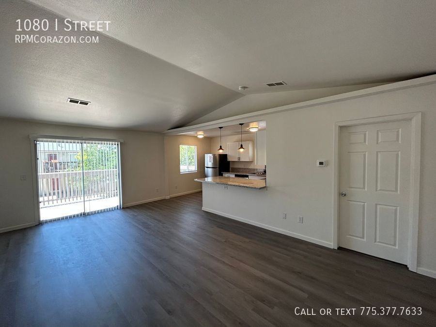 1080 I St - Photo 3 of 12