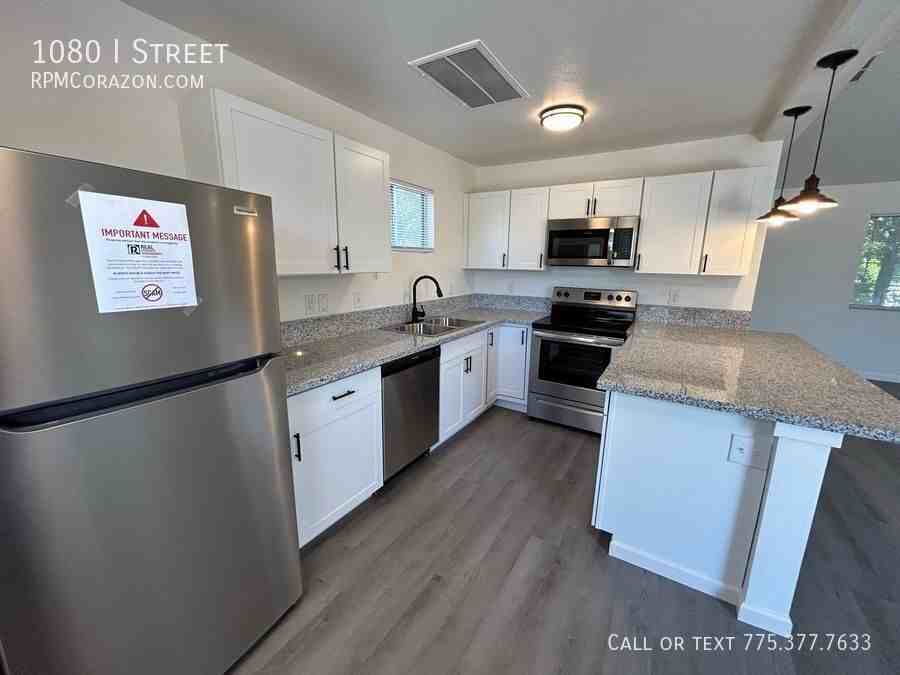 1080 I St - Photo 4 of 12
