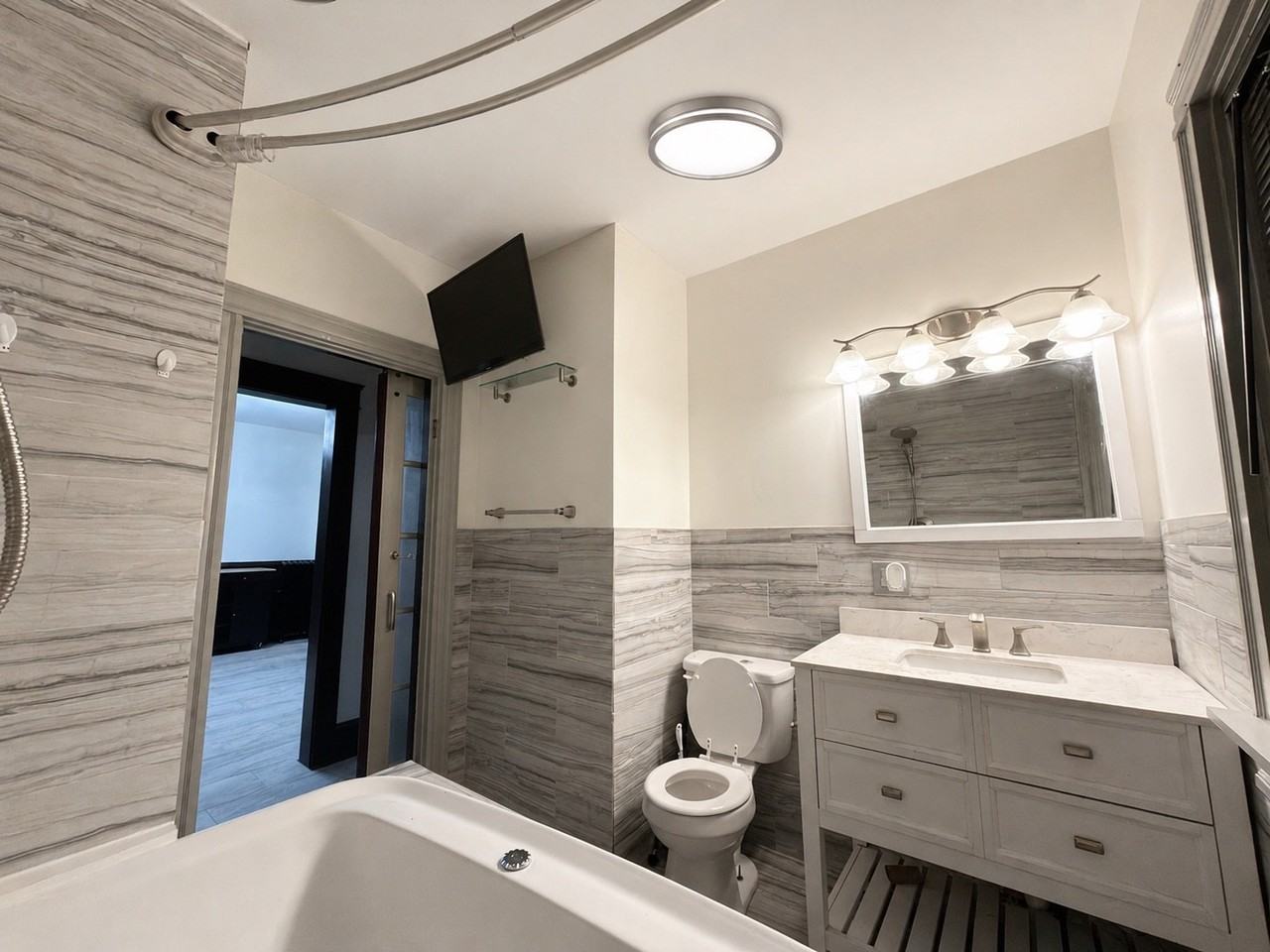 41 Woodbine St - Photo 7 of 18