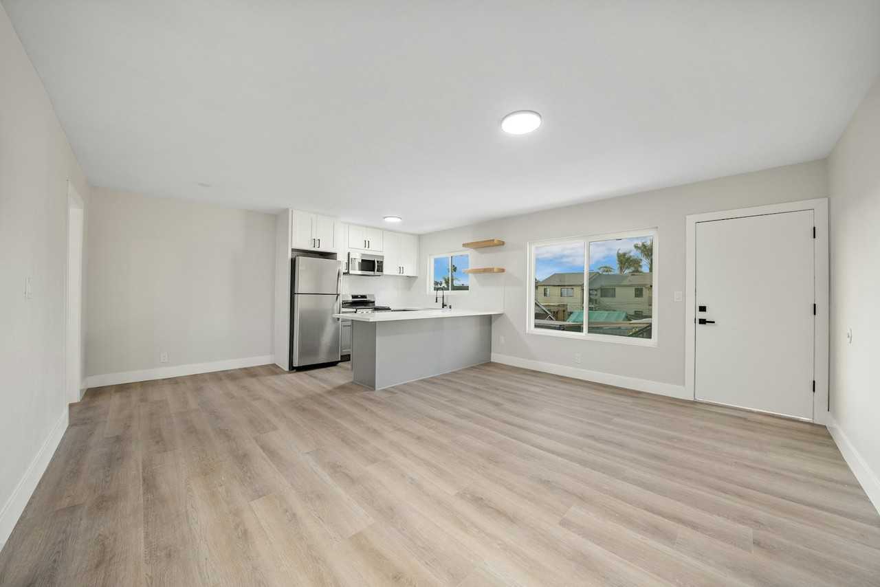 4022 42nd Street, Unit 3 - Photo 3 of 8